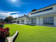 Villa avec piscine et terrasse