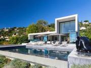 Villa avec piscine et terrasse