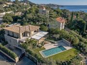 Villa avec piscine et terrasse