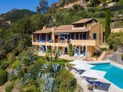 Villa avec piscine et terrasse