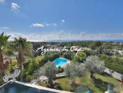 Villa avec piscine et terrasse