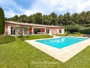 Villa avec piscine et terrasse