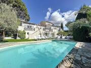 Villa avec piscine et terrasse