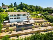 Villa avec piscine et terrasse