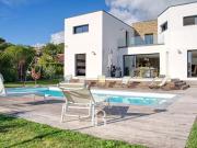 Villa avec piscine et terrasse