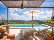 Villa avec piscine et terrasse