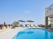 Villa avec piscine et terrasse