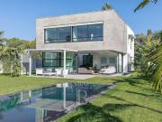 Villa avec piscine et terrasse