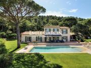 Villa avec piscine et terrasse