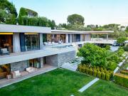 Villa avec piscine et terrasse