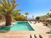 Villa avec piscine et terrasse