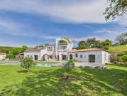 Villa avec piscine et terrasse