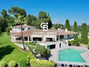 Villa avec piscine et terrasse