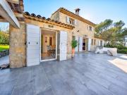 Villa avec piscine et terrasse
