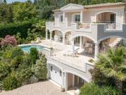 Villa avec piscine et terrasse