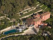 Villa avec piscine et terrasse