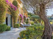 Villa avec piscine et terrasse