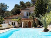 Villa avec piscine et terrasse