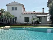 Villa avec piscine et terrasse