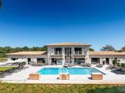 Villa avec piscine et terrasse