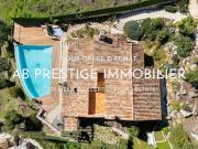 Villa avec piscine et terrasse