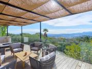 Villa avec piscine et terrasse