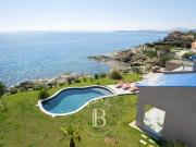 Villa avec piscine et terrasse