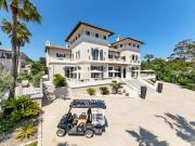 Villa avec piscine et terrasse