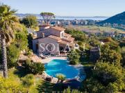 Villa avec piscine et terrasse