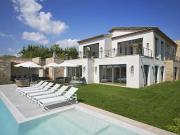 Villa avec piscine et terrasse