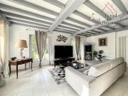 Villa avec piscine et terrasse