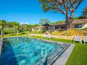 Villa avec piscine et terrasse