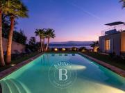 Villa avec piscine et terrasse Villa avec piscine et terrasse