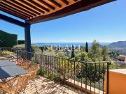 Villa avec piscine et terrasse