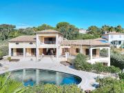 Villa avec piscine et terrasse