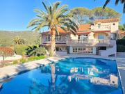 Villa avec piscine et terrasse