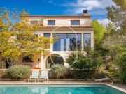 Villa avec piscine et terrasse