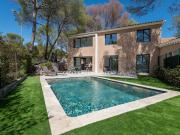 Villa avec piscine et terrasse