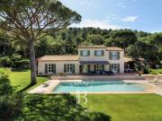 Villa avec piscine et terrasse