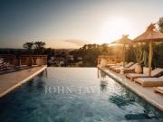 Villa avec piscine et terrasse