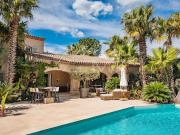 Villa avec piscine et terrasse