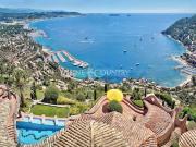 Villa avec piscine et terrasse