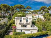 Villa avec piscine et terrasse