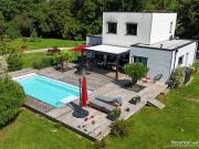 Villa avec piscine et terrasse