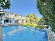 Villa avec piscine et terrasse