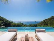 Villa avec piscine et terrasse Villa avec piscine et terrasse