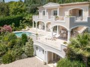 Villa avec piscine et terrasse