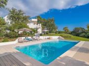 Villa avec piscine et terrasse