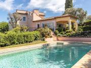 Villa avec piscine et terrasse