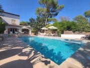 Villa avec piscine et terrasse